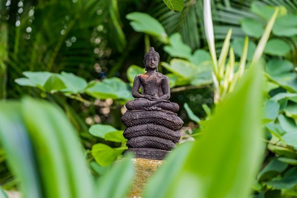 statuette de bouddha pour le jardin